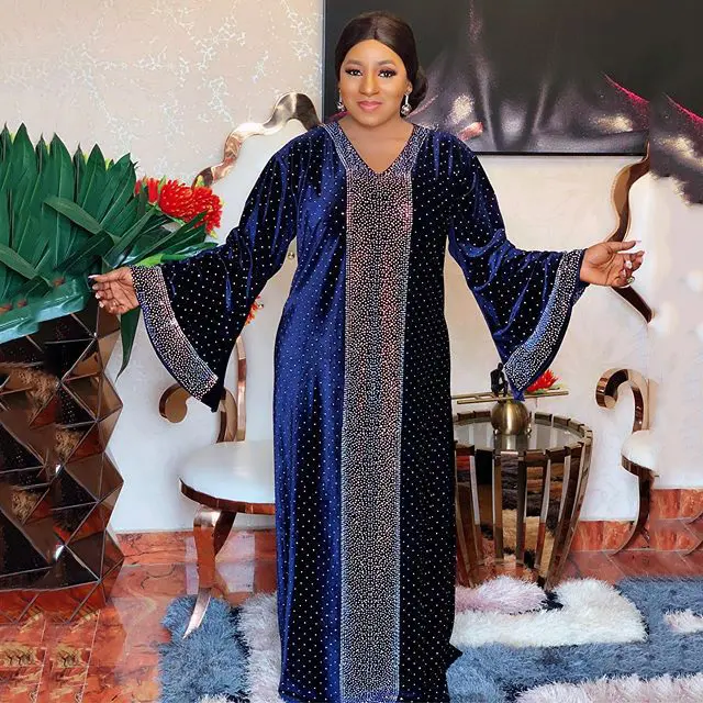 Saldão de qualidade superior livre amostra formal vestido abaya plissado on-line