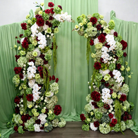 Arche de fleurs artificielles pour mariage, vert sauge, blanc, bordeaux, piliers floraux d'hortensias artificiels pour événements et arrière-plan de photomaton