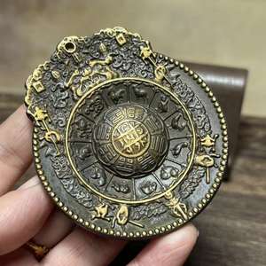 قلادة تميمة فنغ شوي الثقافية الصينية - تميمة نحاسية بنمط باغوا ورموز الأبراج لديكور المنزل وجلب الحظ - Product Image 2