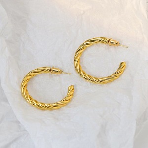 Pendientes <span class=keywords><strong>dorados</strong></span> <span class=keywords><strong>gruesos</strong></span> con forma de C de aro de alambre trenzado de 14K para mujer, Pendientes colgantes, regalo perfecto - Product Image 2
