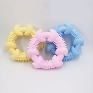 Juguete para Perros de TPR Personalizado, Anillo con Espinas con Sabor a Leche Espumada, Juguete Masticable para Mascotas Resistente a Mordidas y Sostenible - Product Image 4