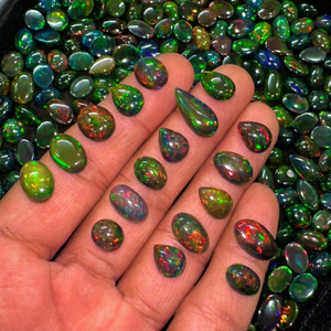 Ópalo Negro Natural Cabujón, Gema Suelta de Formas Mixtas con Iridiscencia para Fabricación de Joyas, Lote al por Mayor - Product Image 1