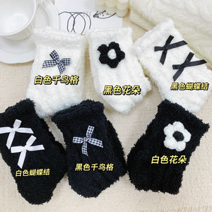 Chaussettes mi-mollet pour femmes, doublées de polaire épaisse, noires et blanches, avec nœud floral 3D, chaudes pour l'hiver - Product Image 3