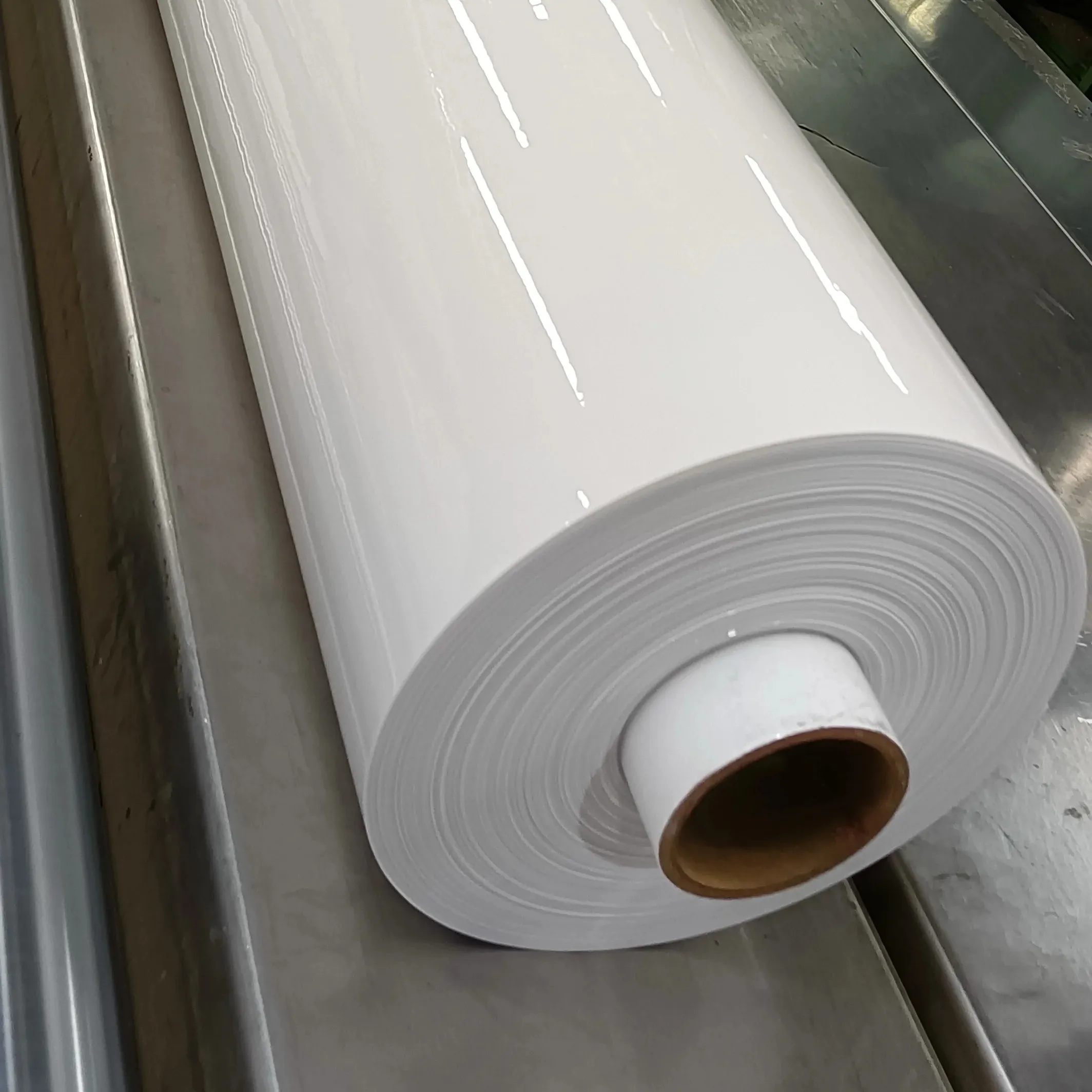 Jinshi высокое качество низкая цена Прозрачная мягкая пленка белого цвета ПВХ рулон для печати скатерть