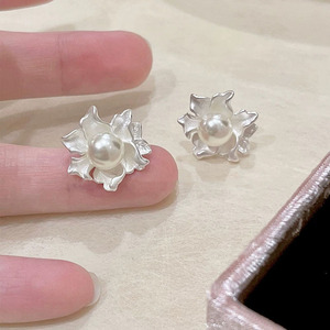 <span class=keywords><strong>Orecchini</strong></span> a Perno <span class=keywords><strong>in</strong></span> Argento 925 con Design Floreale di Lusso Francese, <span class=keywords><strong>Perle</strong></span> d'Acqua Dolce Naturali, Accessorio per Orecchie <span class=keywords><strong>in</strong></span> Vera Perla per Donne - Product Image 5