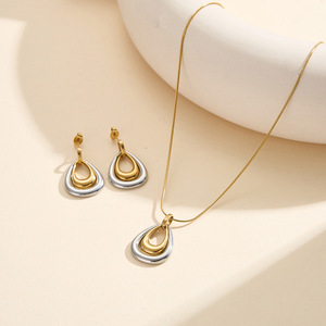 Ensemble collier et boucles d'oreilles en acier inoxydable plaqué or en forme de goutte d'eau pour femmes, bijoux tendance pour les fêtes - Product Image 2