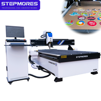 Routeur CNC multifonctionnel 1300x2500 avec CCD pour la découpe publicitaire, la sculpture sur bois et acrylique, idéal pour les ateliers d'impression