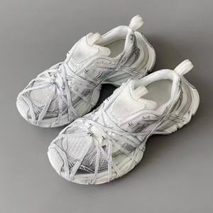 Zapatillas deportivas casuales con cordones ajustables, talla 3XXL, en contraste azul y rosa, con suela gruesa de malla multicapa que aumenta la altura. - Product Image 3