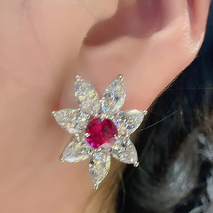 Caoshi Tinh Tế Hoa Thiết Kế <span class=keywords><strong>Ruby</strong></span> Tinh Thể Màu Đỏ Bạc Mạ Bông Tai Cho Đám Cưới Engagement Cubic Zirconia Stud Bông Tai Phụ Nữ - Product Image 2