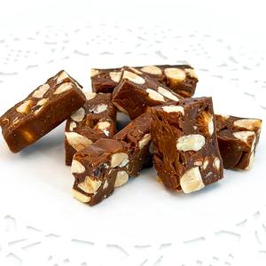 Confiserie artisanale halal, cubes de sucre assortis, bonbons à mâcher, remplissage aux noix, texture moelleuse, goût sucré, collation en vrac, marque SABAVA - Product Image 1