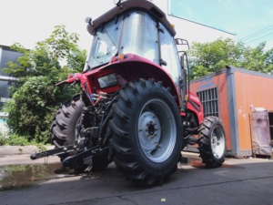Tracteur 190 CV avec cabine, filtre de luxe et boîte de vitesses 8+8, certifié CE, cabine climatisée et sécurisée - Product Image 2
