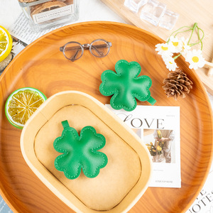Lindo Mini Llavero de Cuero PU con Trébol Verde, Amuleto de la Suerte de Cuatro Hojas para el Día de San Patricio, Colgante para Mochila, Llavero para Coche, Regalo Popular - Product Image 3