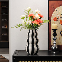 Vase en céramique rétro nordique à rayures, décoration moderne pour la maison, centre de table pour salon, arrangement floral