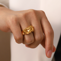 Modeschmuck minimalistischer Schmuck 18K gold plattiert Edelstahl Ringe unregelmäßig breit hammerte Lava offener Ring