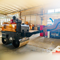 Compacteur de sol vibrant à double tambour de 0,8 tonne, portatif et poussé à la main, avec moteur et pompe Changchai BM80