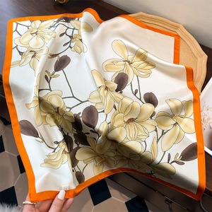 Nuovo Foulard Quadrato da Donna 100% Seta di Gelso, Elegante e alla Moda, con Stampa Peonia in Crepe Satinato, 53cm - Product Image 1