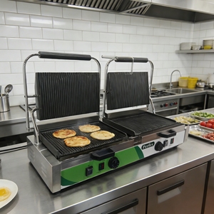 Prensa para <span class=keywords><strong>Panini</strong></span> Eléctrica de Doble Estación <span class=keywords><strong>Extra</strong></span> Larga Perfex PG-812D, Parrilla Comercial de Hierro Fundido Totalmente Acanalado de 4.4KW - Product Image 1