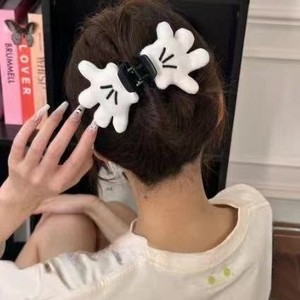 Pinza de Pelo de Felpa Blanca con Diseño de Palma, Adorable y Esponjosa, Accesorio Creativo para el Cabello, Regalo Original - Product Image 1