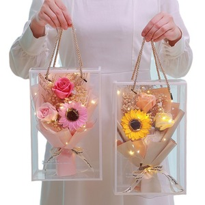 Scatola Regalo Trasparente Pieghevole Ecologica per Fiori di Sapone con Manico per <span class=keywords><strong>San</strong></span> Valentino e Natale in Materiale PVC - Product Image 5