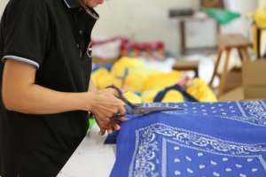 ผ้าพันคอลาย Paisley ผ้าฝ้าย100% สำหรับผู้ชายผู้หญิง22*22ลายพิมพ์ได้ตามต้องการจากโรงงาน - Product Image 6