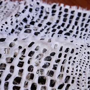 Tela <span class=keywords><strong>de</strong></span> terciopelo PV <span class=keywords><strong>de</strong></span> pelo largo con patrón <span class=keywords><strong>de</strong></span> piel <span class=keywords><strong>de</strong></span> serpiente, con estampado en relieve y transferencia térmica plateada para juguetes, terciopelo Peacock - Product Image 4