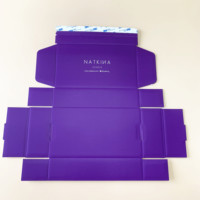 Caja de correo de envío con cremallera corrugada resistente respetuosa con el medio ambiente personalizada caja de papel impresa portátil con tira de rasgado y grabado en relieve