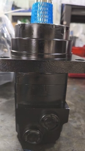 Moteur hydraulique 161 129 103 104 105 106 109 110 111 112 113 114 119 120 Moteur 105-1273-006 105-1282-006 120-1015-003 - Product Image 1