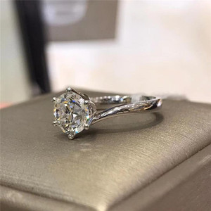 Anello scintillante a sei punte per donna, gioielli da dito classici ed eleganti - Product Image 1