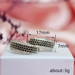 Boucles d'oreilles en or blanc E2907 avec diamants noirs, taille brillant rond, couleur G, diamants naturels, classiques pour femmes, à porter au quotidien - Product Image 5