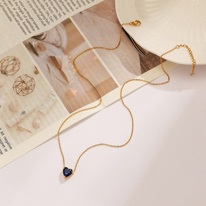 Collar de acero inoxidable con forma de corazón, circonita azul, chapado en oro de 18 quilates, para uso informal. - Product Image 3