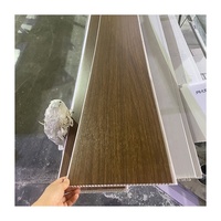 Panel de Techo de PVC Moderno de Alta Calidad, Resistente al Humo y a la Humedad, con Diseño de Ranuras para Decoración de Interiores