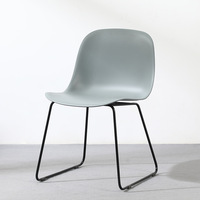 Chaise de salle à manger simple et moderne de style farmhouse, avec revêtement en PVC épaissi et pieds en acier, pour la maison, les salons et les restaurants