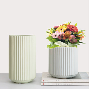 <span class=keywords><strong>Vaso</strong></span> in <span class=keywords><strong>Ceramica</strong></span> Moderno dal Design Fresco, Cilindrico con Motivo Verticale, Bocca Larga, Smalto Opaco, Personalizzabile, Stile Art Deco per Fiori da Tavolo - Product Image 4