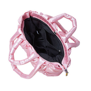 <span class=keywords><strong>Bolsos</strong></span> <span class=keywords><strong>de</strong></span> Mano Acolchados <span class=keywords><strong>de</strong></span> Nailon Suave <span class=keywords><strong>de</strong></span> Moda <span class=keywords><strong>de</strong></span> Lujo para Mujer con Logotipo Personalizado, <span class=keywords><strong>Bolsos</strong></span> <span class=keywords><strong>de</strong></span> Hombro Acolchados para Invierno - Product Image 5