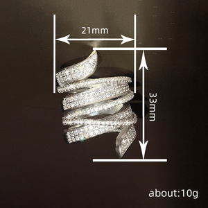 Anello a strati con nastro astratto, design moderno, elegante e audace, accessorio di moda per donna - Product Image 4