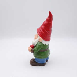 थोक हस्तनिर्मित सुंदर बौने रेसिन लाल पॉटी हैट नॉमी लांगम की लाक्षणिक प्रतिमा, जो घर के बगीचे के सजावट के लिए मिनी - Product Image 5