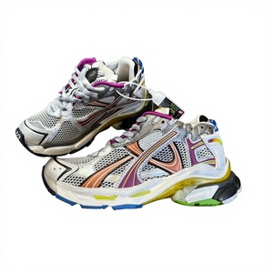 รองเท้าผ้าใบผู้ชายหลากสีสไตล์เรโทร ดีไซน์หนา ระบายอากาศได้ดี เหมาะสำหรับใส่ลำลอง แต่งสีสันสดใส สไตล์ Dad Shoes แบบ Balenciaga - Product Image 1