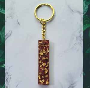 Porte-clés en résine créative avec des incrustations artistiques uniques, accessoire léger et durable conçu pour le style personnel et le quotidien - Product Image 6