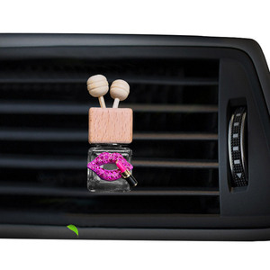 Clip de sortie d'air pour <span class=keywords><strong>voiture</strong></span> Bouteille d'arôme Lèvre intérieure Trou de <span class=keywords><strong>climatisation</strong></span> Accessoires de haute qualité En plus d'une odeur durable Parfum - Product Image 5