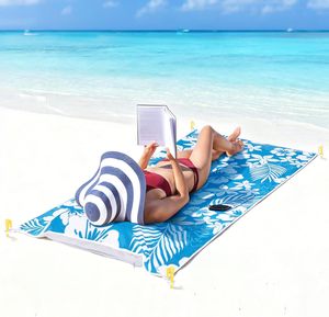 Tapis de plage imperméable en nylon à rayures 79x35 po avec oreiller gonflable détachable, tapis anti-sable, ensemble de 4 piquets et sac de transport - Product Image 1