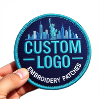 Écussons brodés personnalisés OEM pour les marques de vêtements, badges de logo personnalisés pour les accessoires de mode et les cadeaux promotionnels