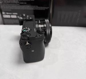 Appareil photo hybride Sony A6400 d'occasion, kit 24,2 MP APS-C avec objectif zoom motorisé 16-50 mm, prêt à être expédié - Product Image 1