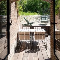 Ensemble de salle à manger d'extérieur multifonctionnel minimaliste moderne tout en aluminium, idéal pour les devantures de magasins, les cafés, les villas, les clubs haut de gamme