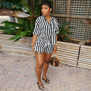 Ensemble deux pièces d'été pour femmes au-dessus du genou haut court et short de butin tenues de vacances en dentelle hawaïenne imprimé rayé Technique lavée - Product Image 2