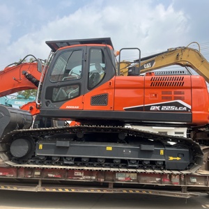 รถขุดไฮดรอลิกแบบตีนตะขาบ DOOSAN DX225LC มือสอง ขนาด 25 ตัน สีส้ม พร้อมบุ้งขุด รุ่นปี 2022 ปั๊มไฮดรอลิก - Product Image 3