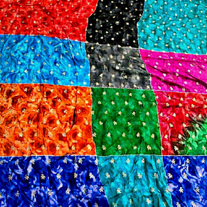 Tela Jacquard Crepé de Última Tendencia con Bordado Floral Zari Real - Material Suave Premium para Sarees de Diseñador, Kurtis y Boutique - Product Image 5