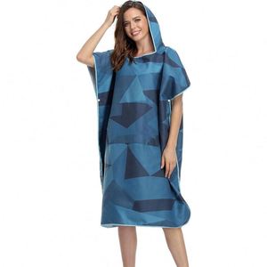 Serviette à capuche/poncho de surf sans sable, séchage rapide, recyclée - Taille adulte avec poche - Product Image 1