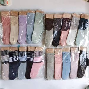 <span class=keywords><strong>Lot</strong></span> de chaussettes en liquidation, stock d'usine, assortiment mixte, chaussettes mi-mollet pour femmes à bord souple, empilables, prix abordable pour l'Afrique et l'Arabie Saoudite - Product Image 4