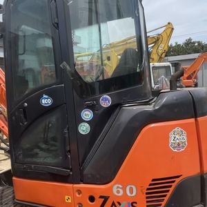 Excavatrice sur chenilles Hitachi ZX60 d'occasion d'origine japonaise, 6 tonnes, ZAXIS60, petite pelle, faible nombre d'heures de travail, pour travaux municipaux - Product Image 4