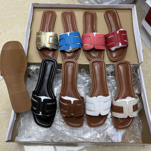 صنادل شاطئ مسطحة للاستخدام الخارجي لعام 2025، صنادل رومانية بحزام حول الكاحل ومقدمة دائرية للنساء، مزينة بالزهور وأحجار الراين والماس بفتحة أمامية - Product Image 1